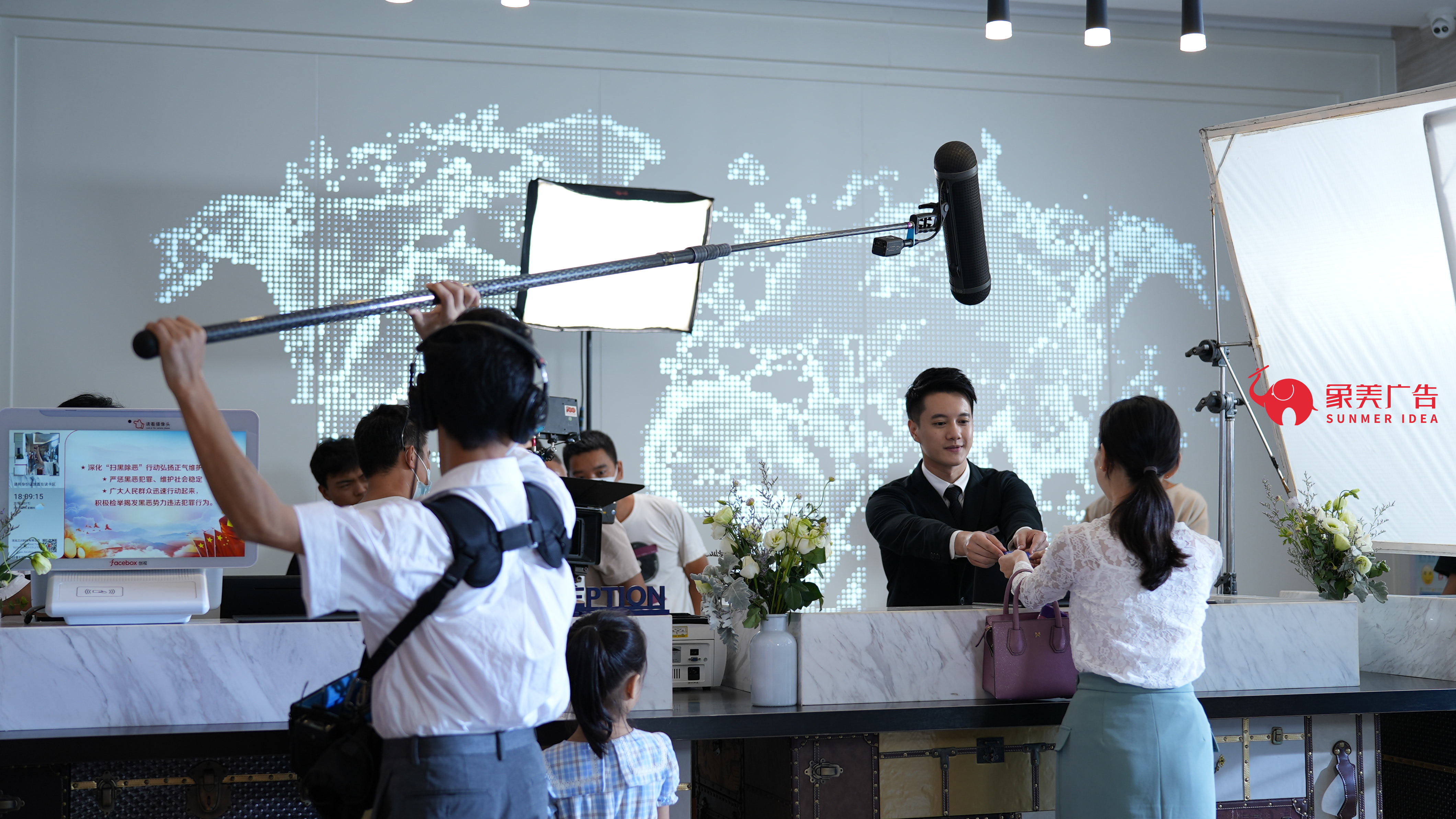 深圳宣传片拍摄公司：反光体拍摄如何运用黑与白(图1)